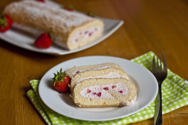 Erdbeerrolle mit Quark-Sahne-Füllung (3.4/5)