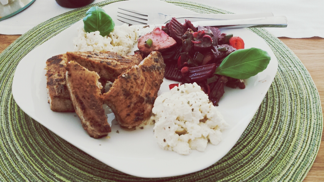 Thunfischsteak mit Reis, Limetten und Koriander