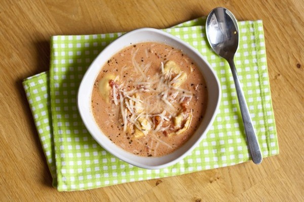 Cremige Tortellini-Tomaten-Suppe (3.7/5)