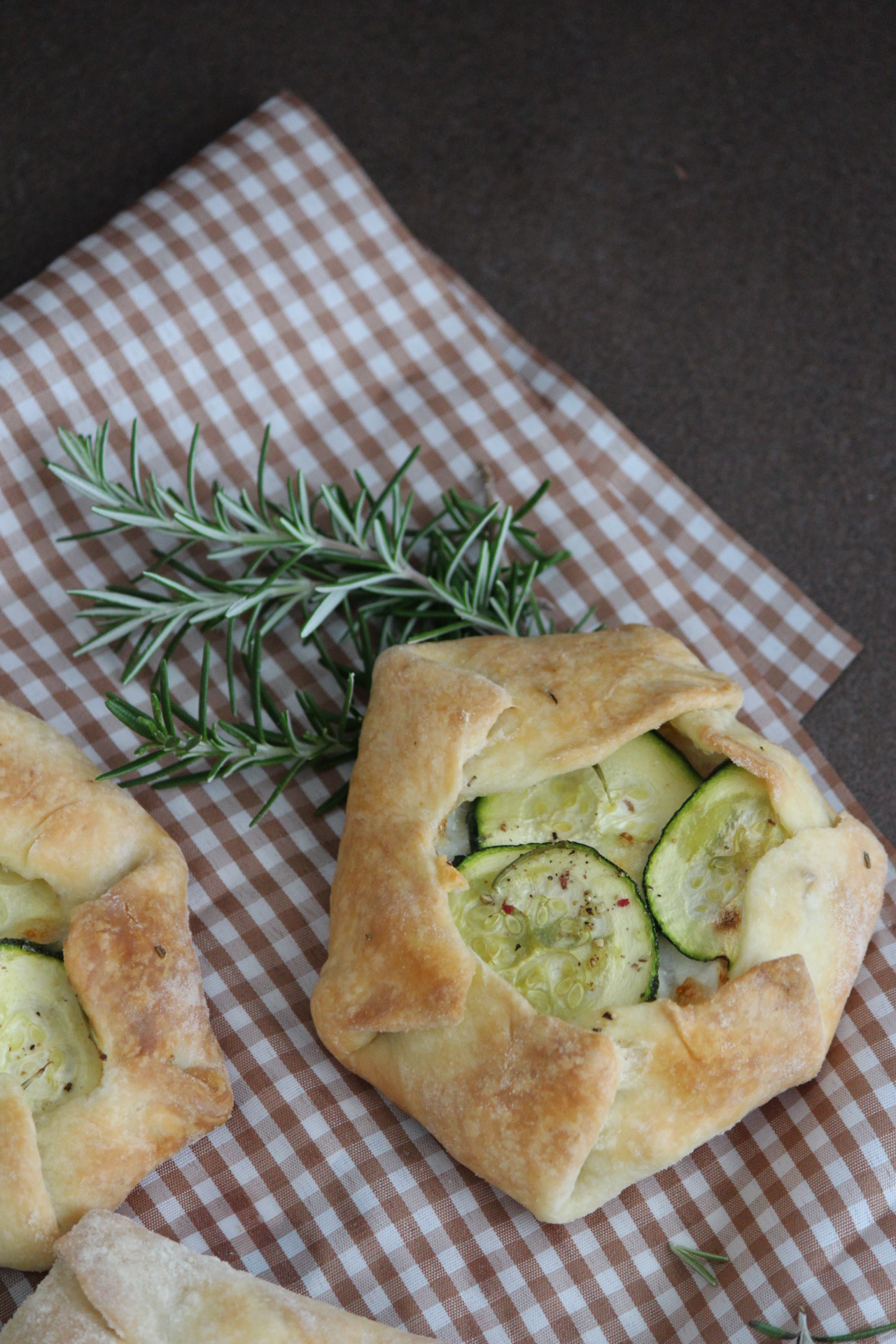 Ziegenkäse-Zucchini-Törtchen (4/5)